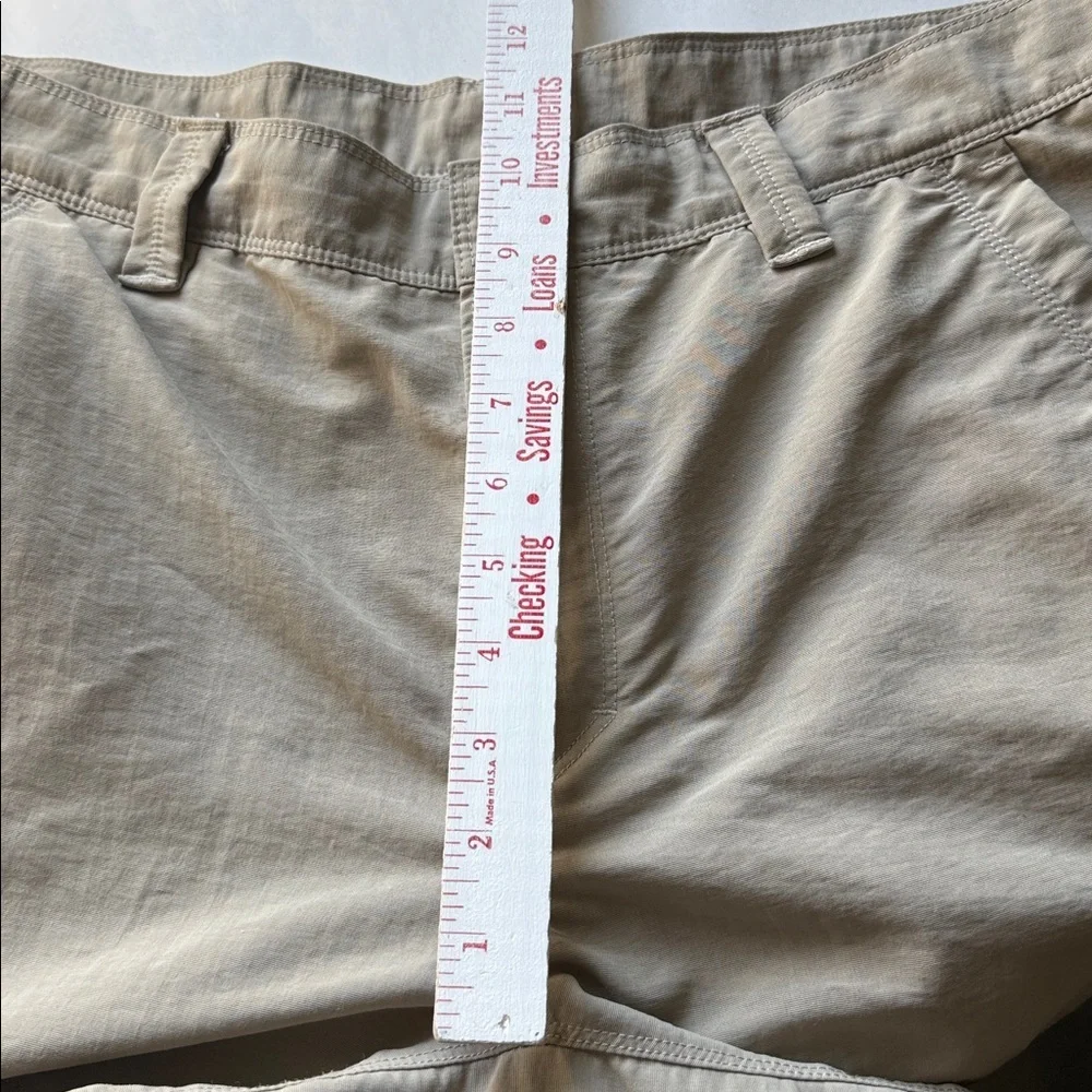 North Face Mens Cargo Shorts Beige zip Velcro Pockets hiking camping outdoors